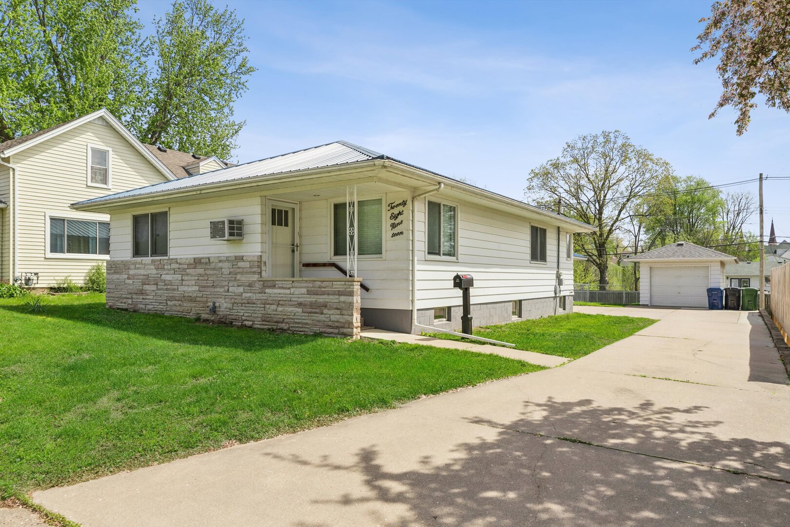 2819 N 3rd Street, Clinton, IA