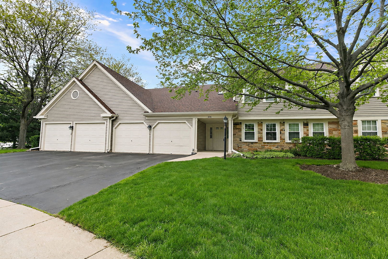 2838 Meadow Lane #W2, Schaumburg, IL