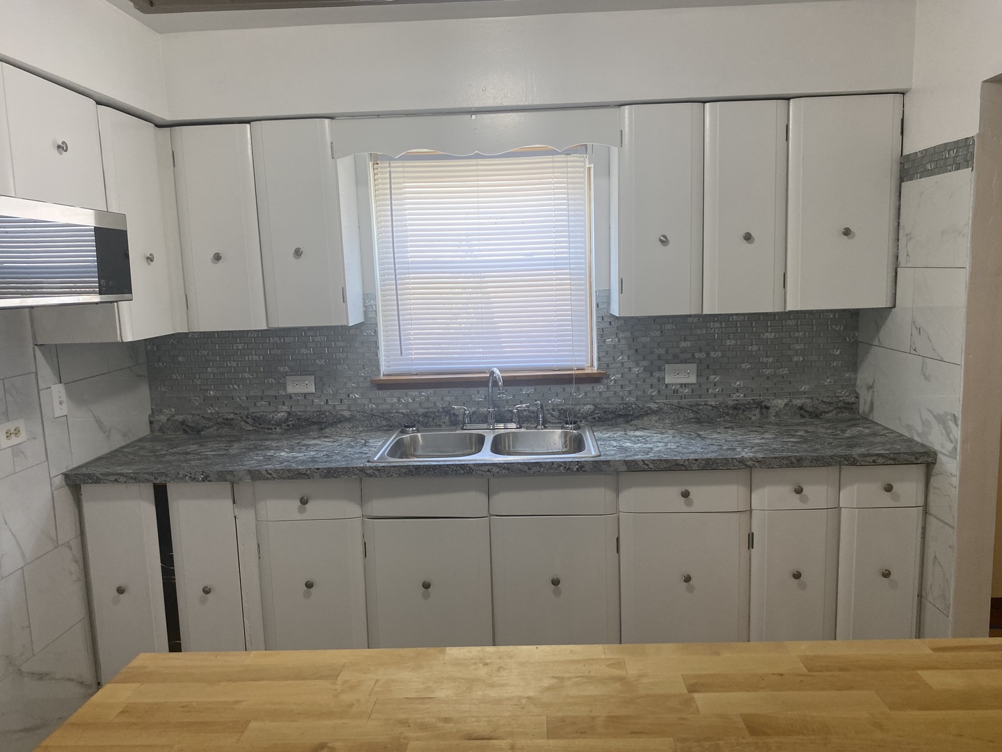 14408 S Hoxie Avenue, Burnham, IL