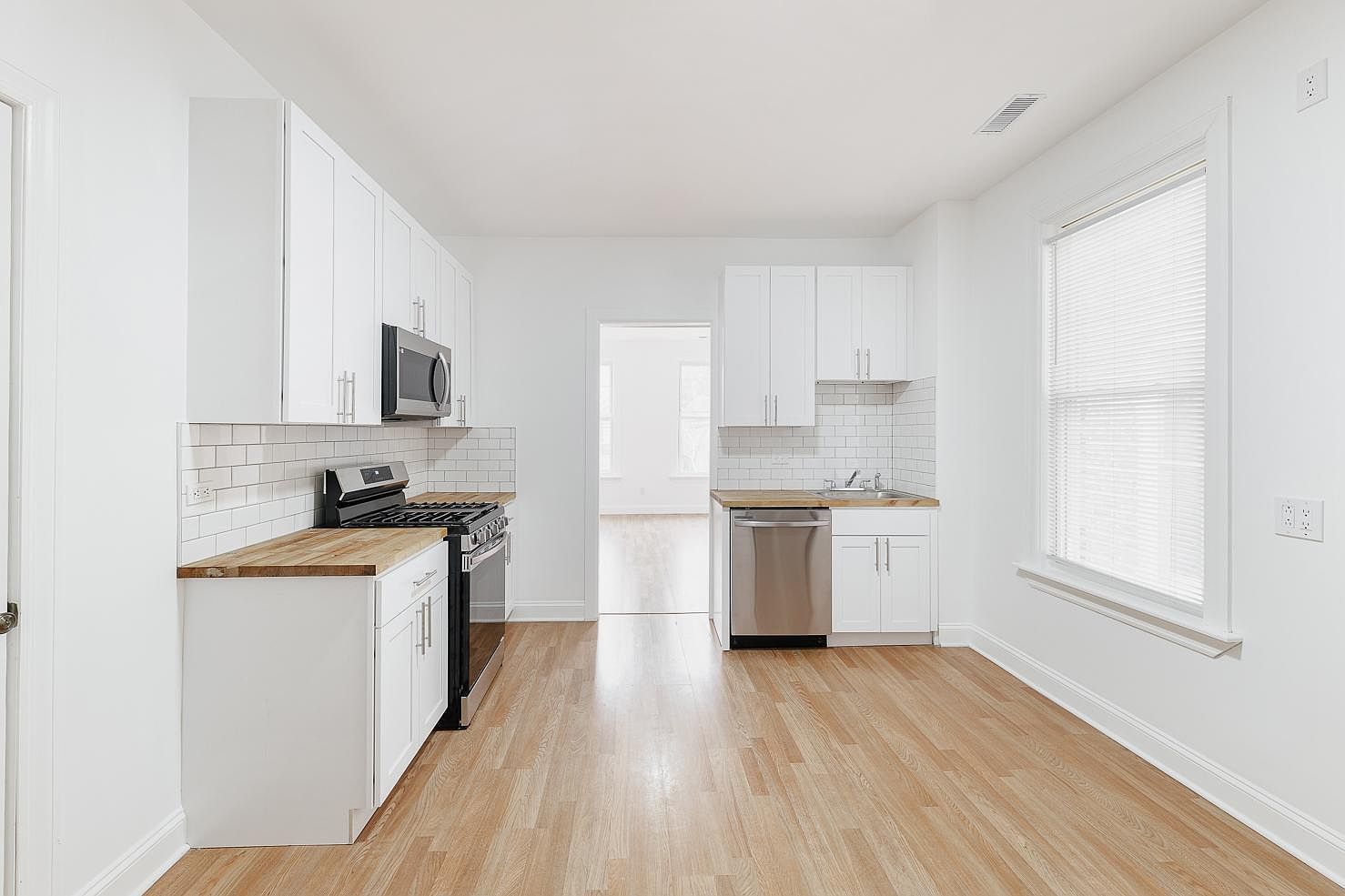 1430 W Superior Street #2R, Chicago, IL