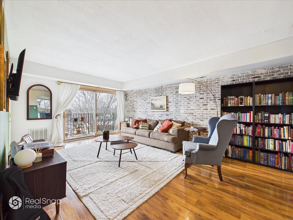 113 W Brandon Court #E31, Palatine, IL