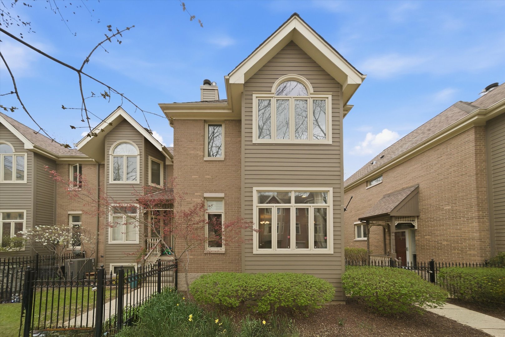 1248 W Fletcher Street #J, Chicago, IL