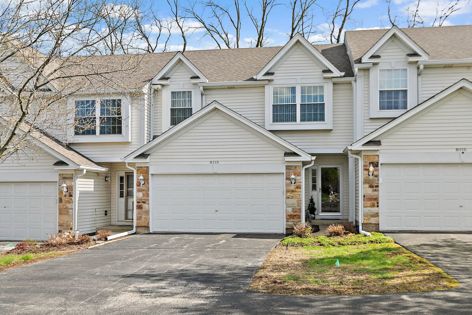8113 Sierra Woods Lane, Carpentersville, IL