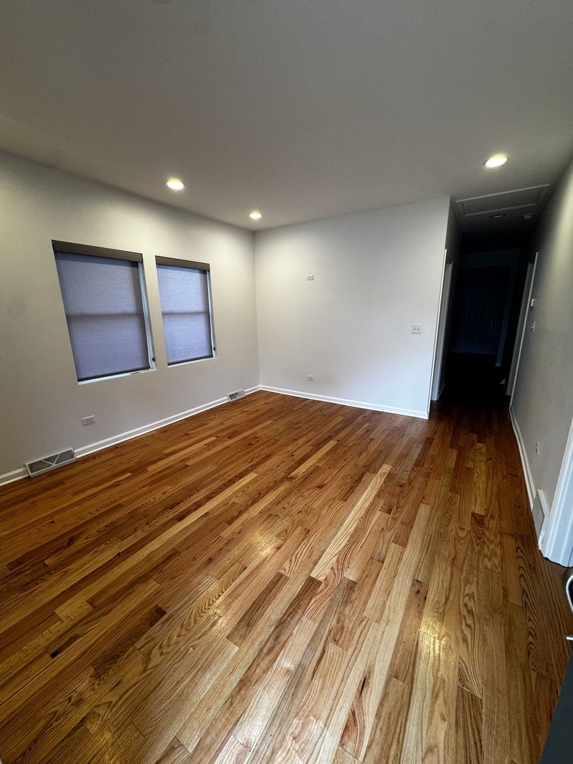 9526 S Claremont Avenue, Chicago, IL