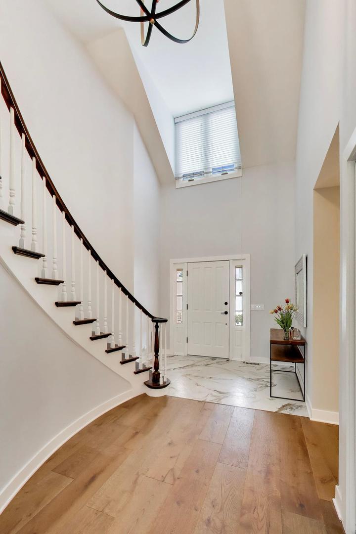 26 The Court Of Island Point, Northbrook, IL