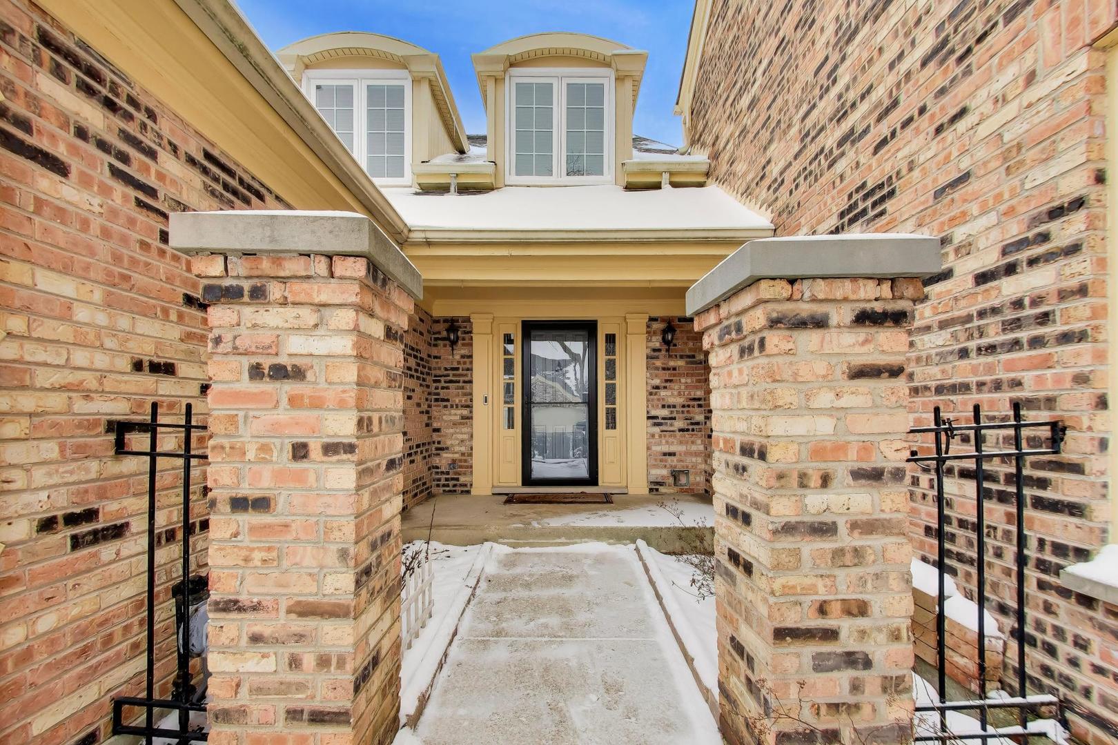 26 The Court Of Island Point, Northbrook, IL