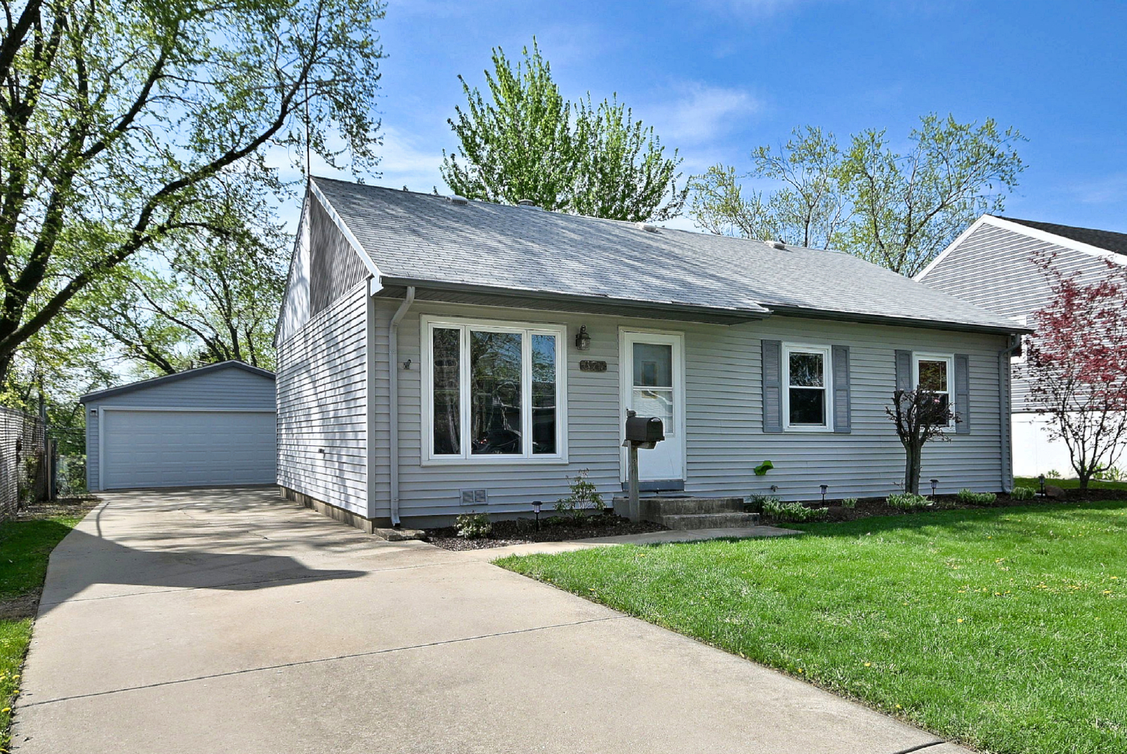 377 E Montana Avenue, Glendale Heights, IL