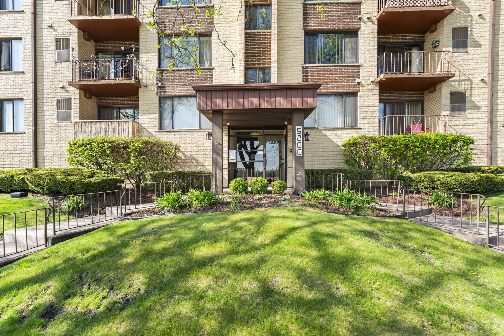 5800 W 105th Street #1C, Oak Lawn, IL
