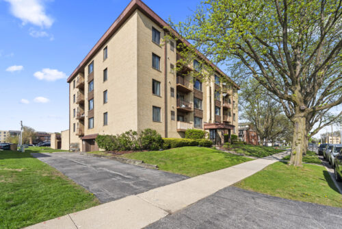5800 W 105th Street #1C, Oak Lawn, IL
