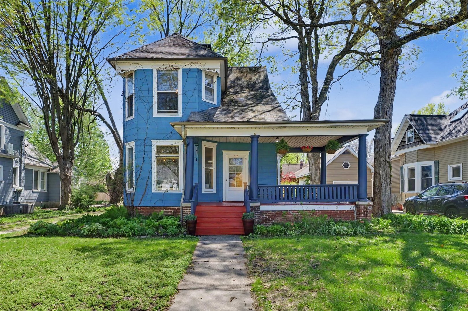 617 W White Street, Champaign, IL