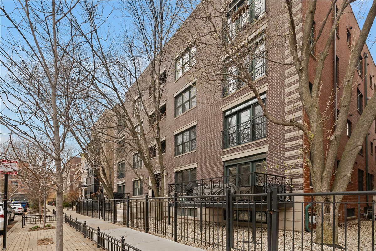714 W Melrose Street #4E, Chicago, IL