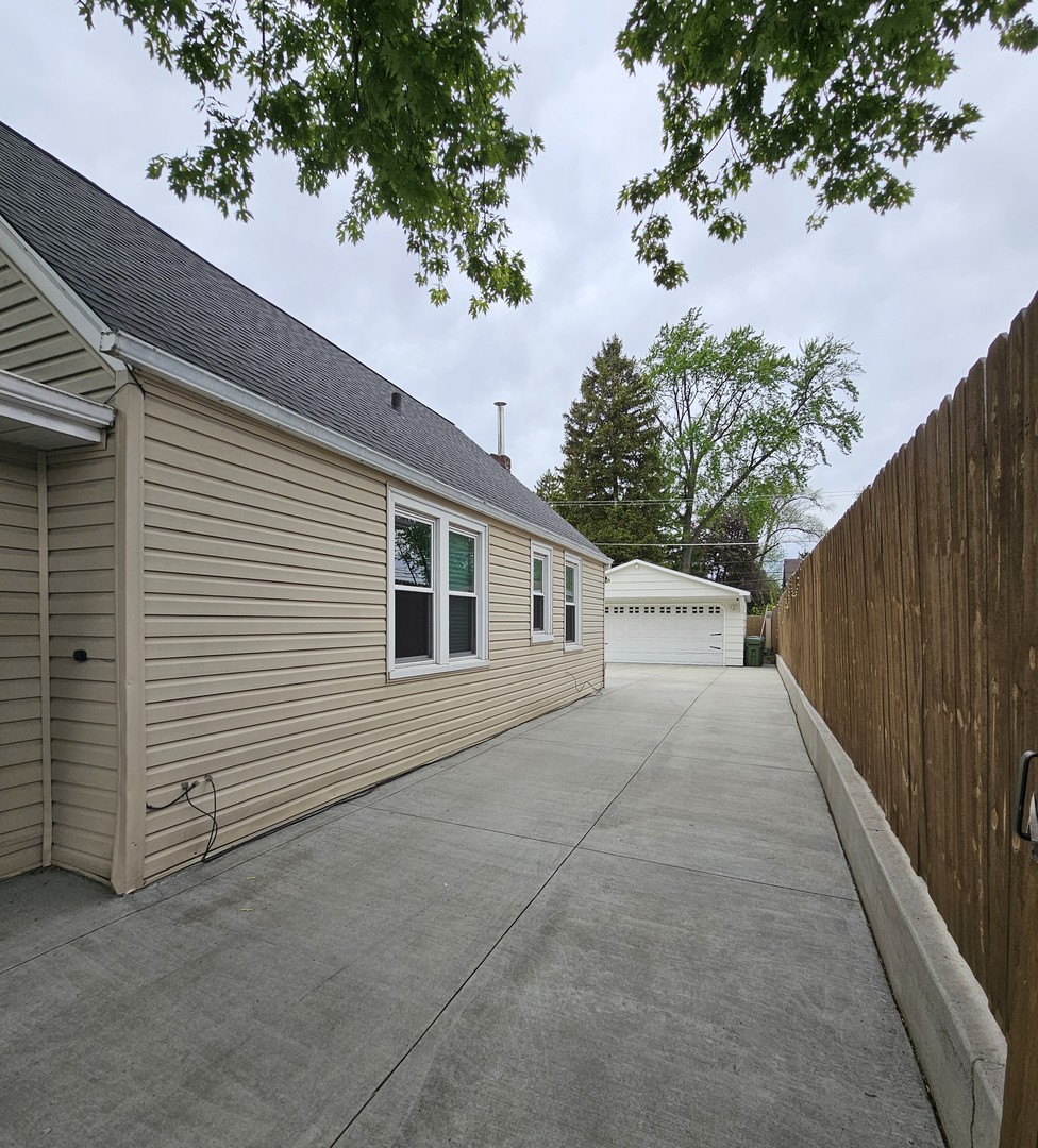 9634 Meade Avenue, Oak Lawn, IL