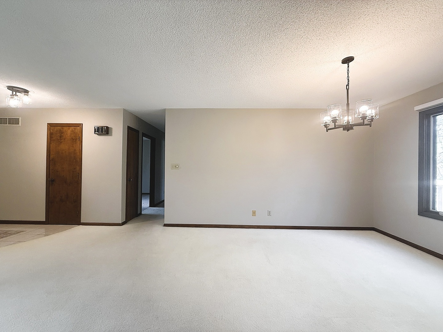 300 Fieldstone Lane, Dixon, IL