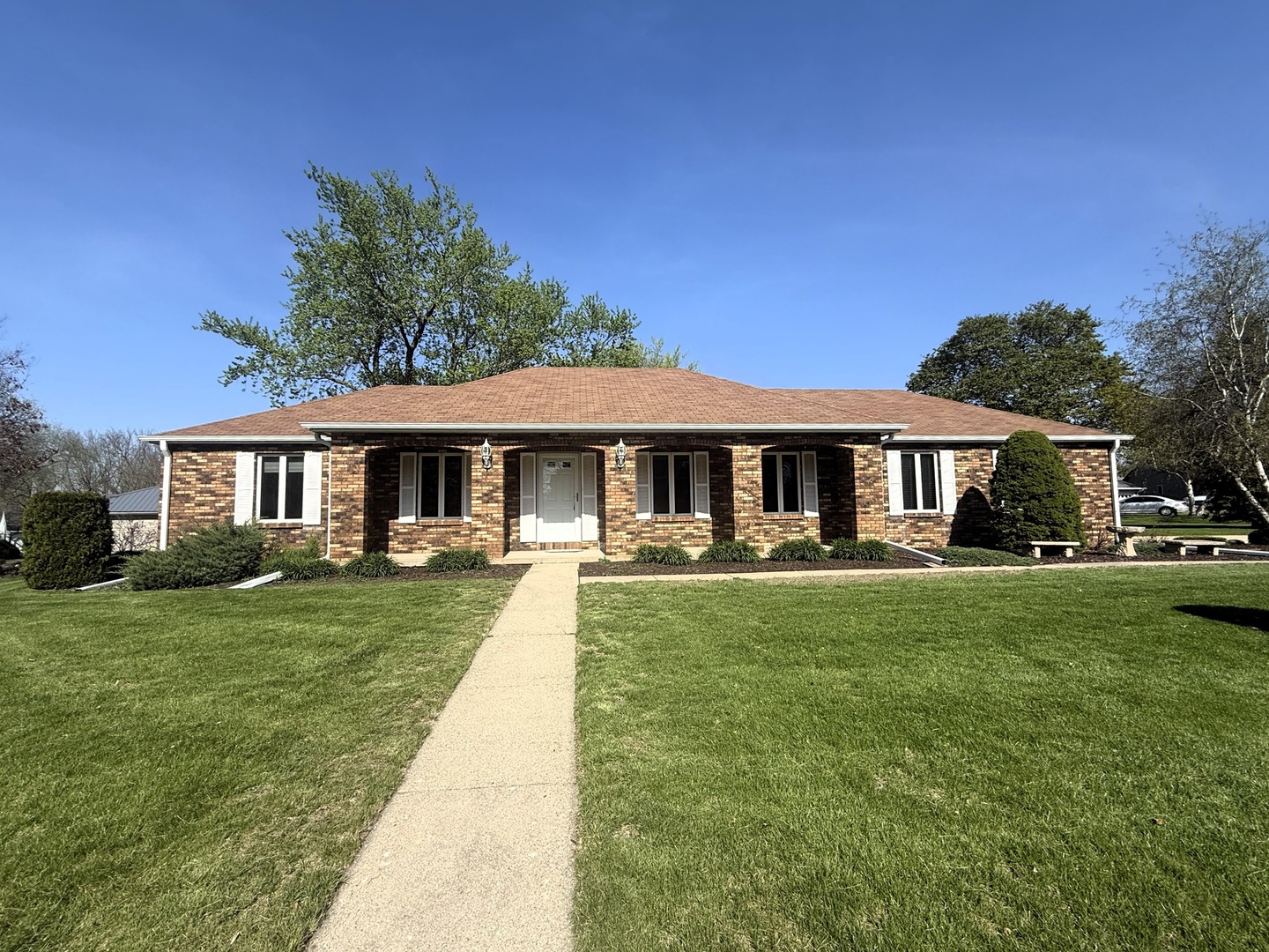 300 Fieldstone Lane, Dixon, IL