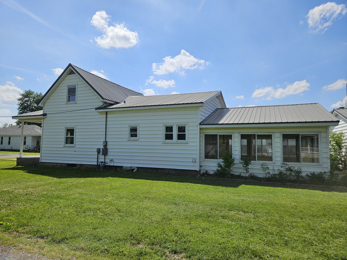 120 E Wayne Street, Geff, IL