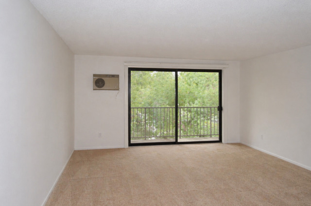 2200 S Stewart Avenue #1C, Lombard, IL