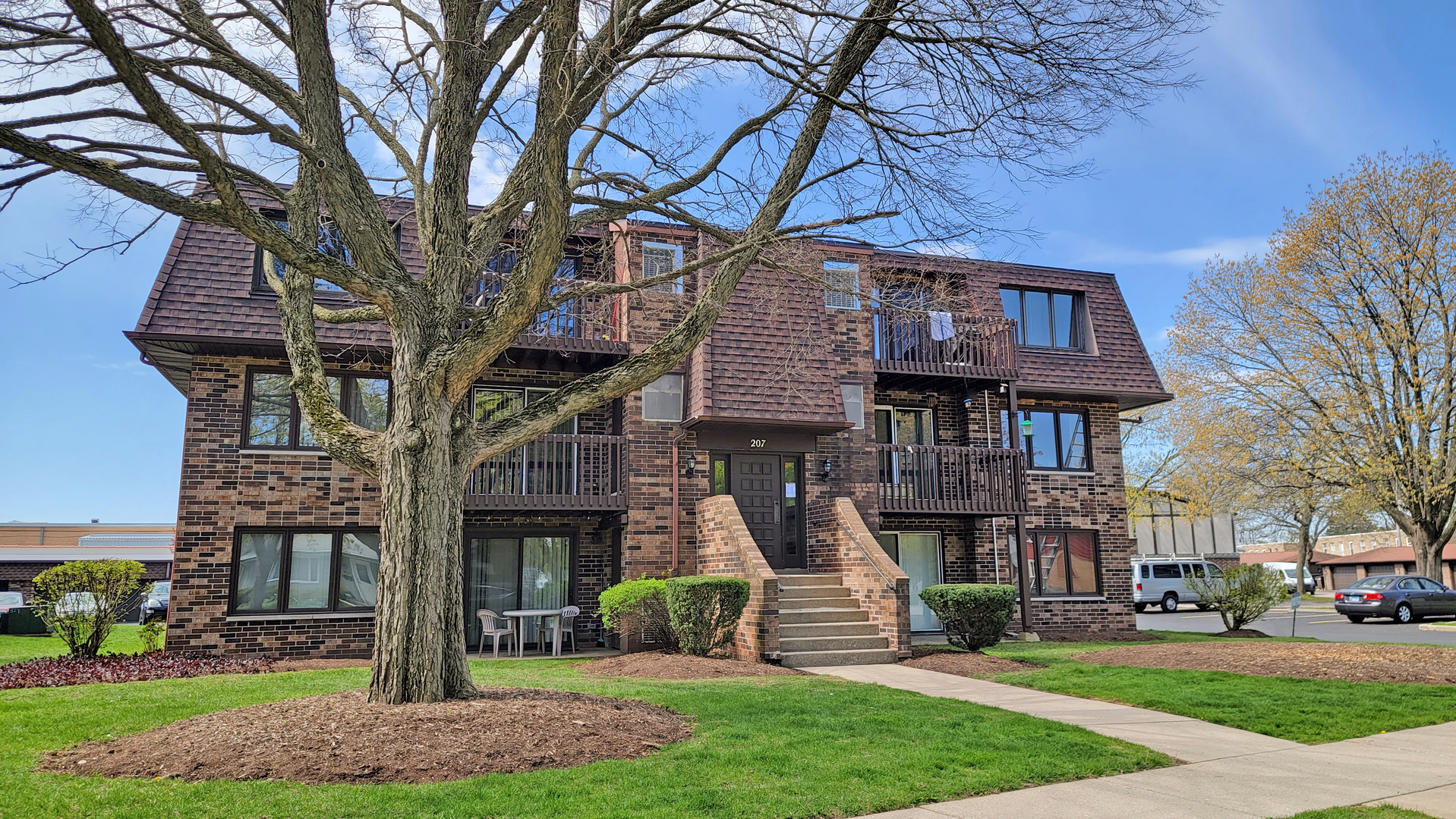 207 Uteg Street #201, Crystal Lake, IL