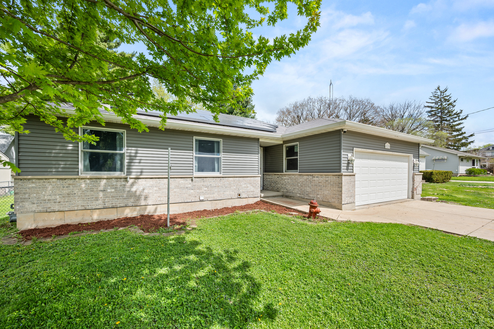 323 W CHURCH Street, Genoa, IL