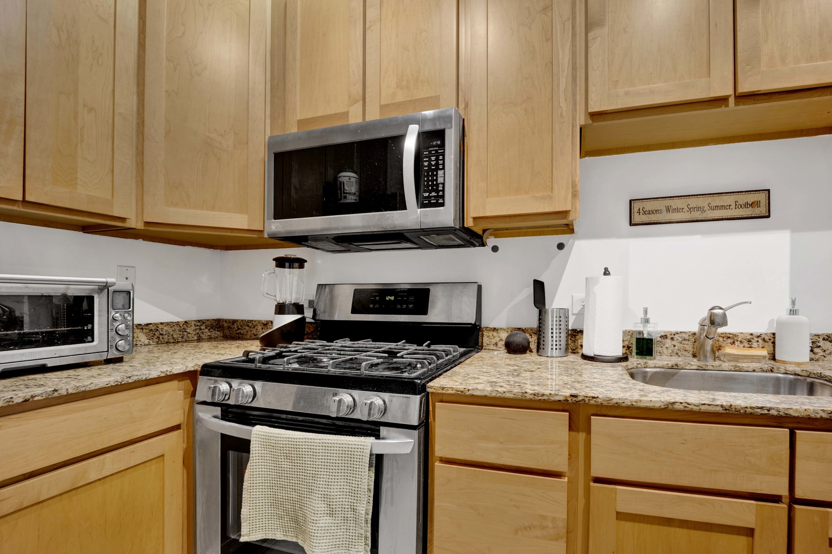 2143 N WESTERN Avenue #2F, Chicago, IL