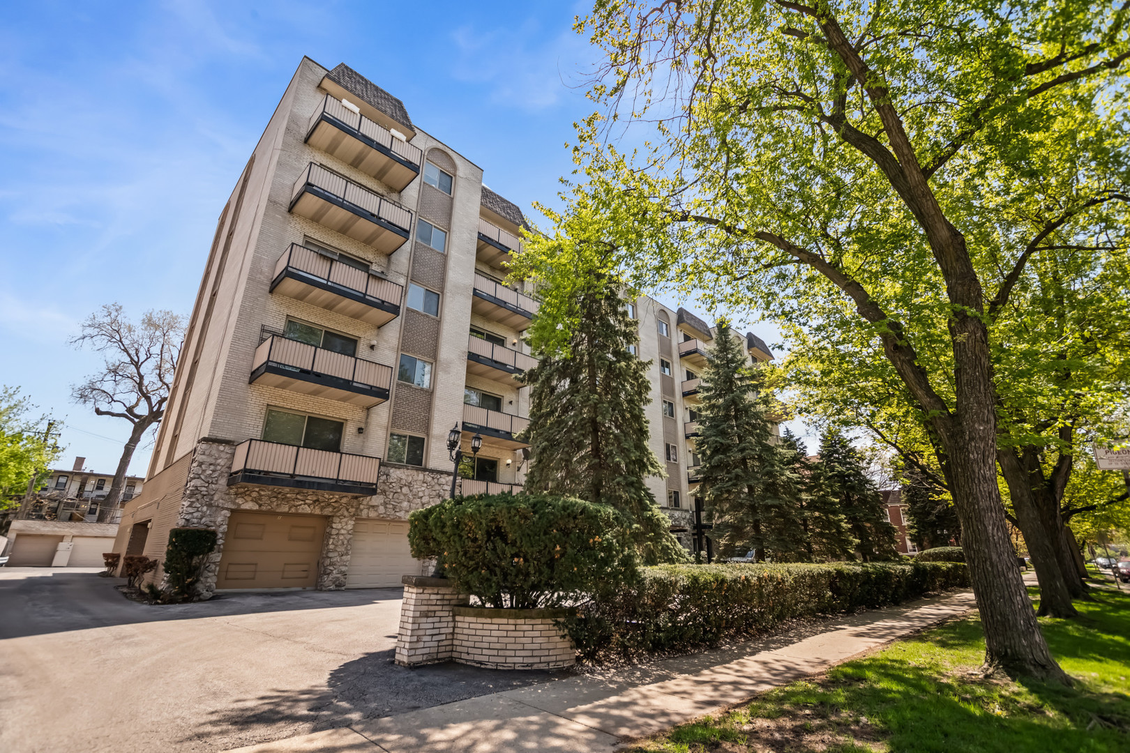 4125 N Keystone Avenue #202, Chicago, IL