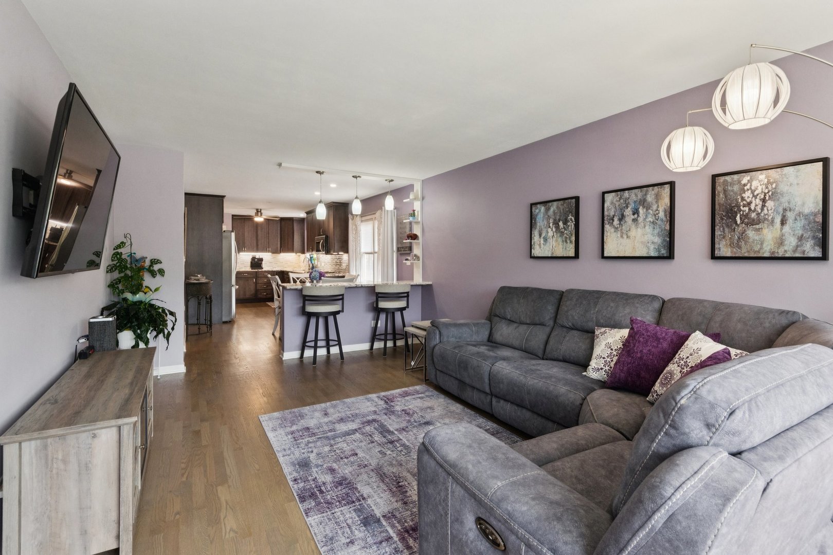 3227 N Pioneer Avenue, Chicago, IL