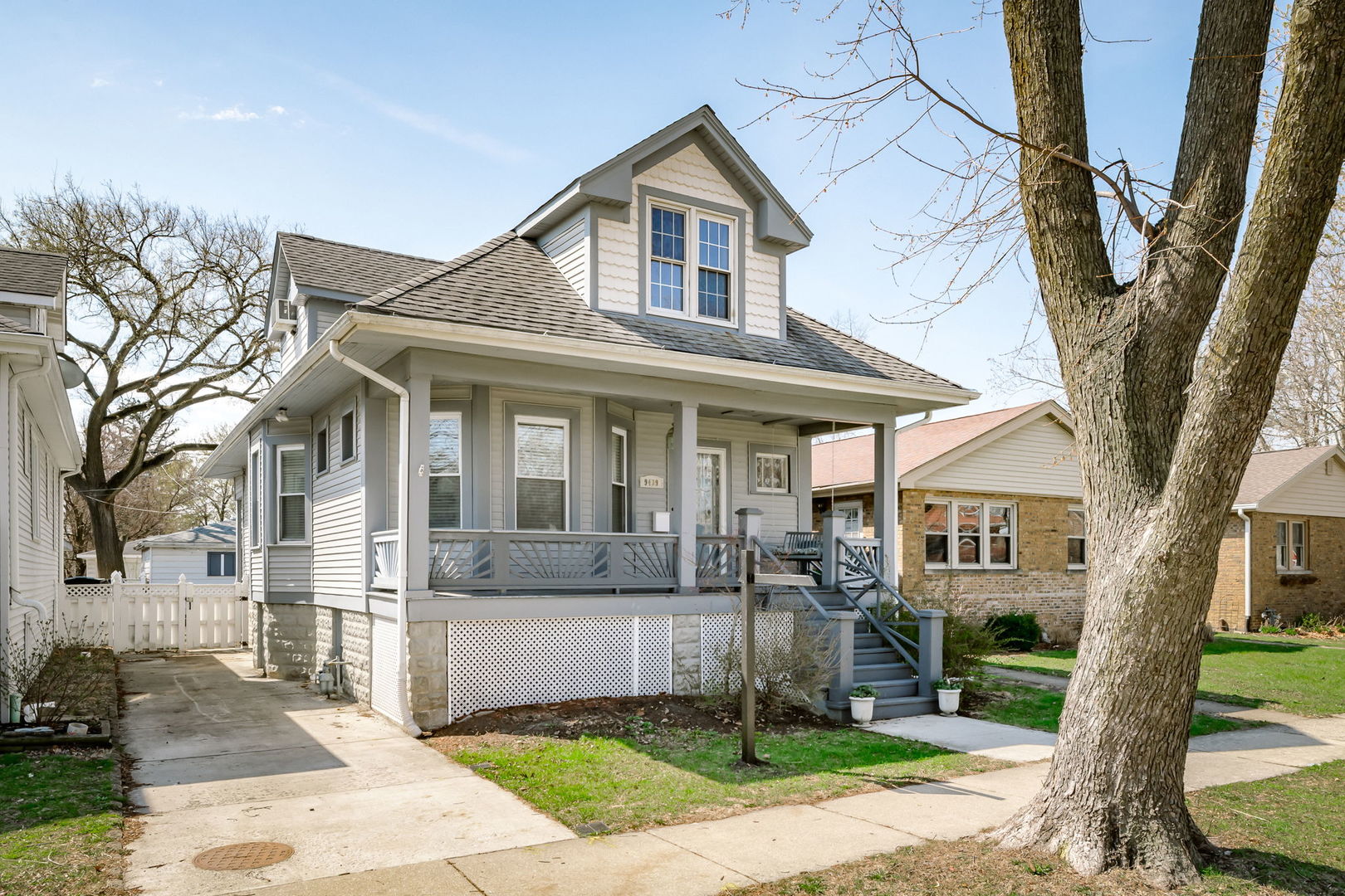 9439 Congress Park Avenue, Brookfield, IL