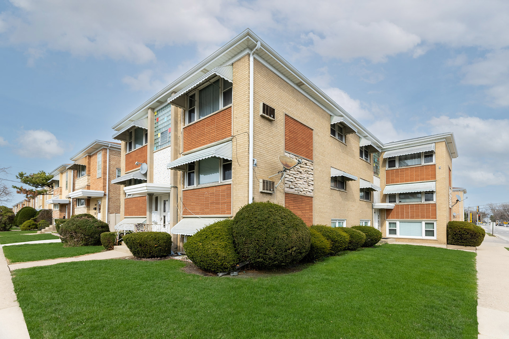 4401 N Newcastle Avenue, Harwood Heights, IL