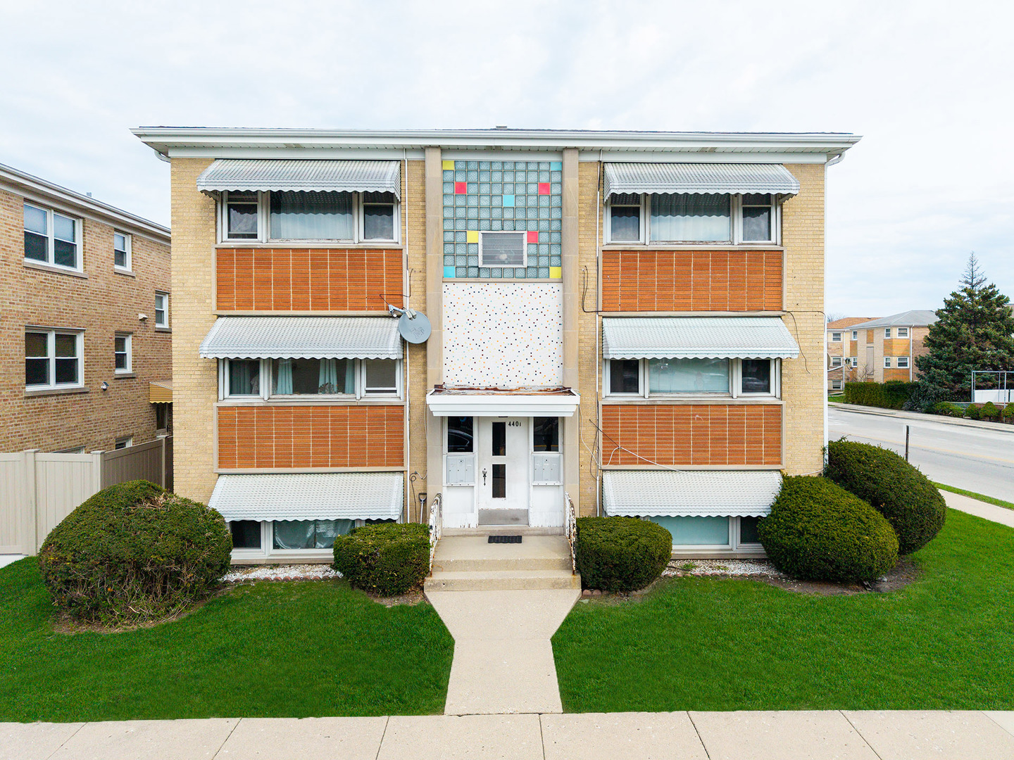 4401 N Newcastle Avenue, Harwood Heights, IL