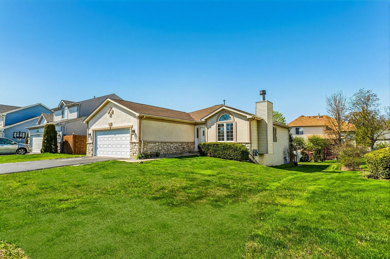 2708 W Lucia Avenue, Waukegan, IL