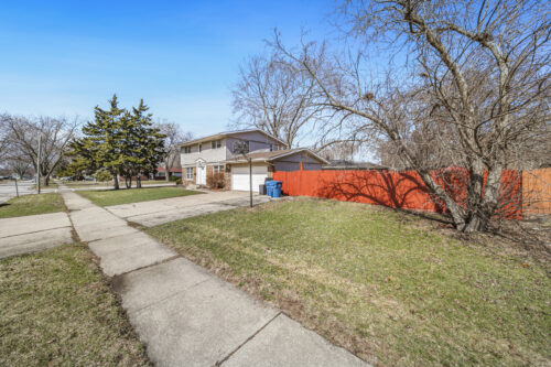 1421 Heather Drive, Aurora, IL