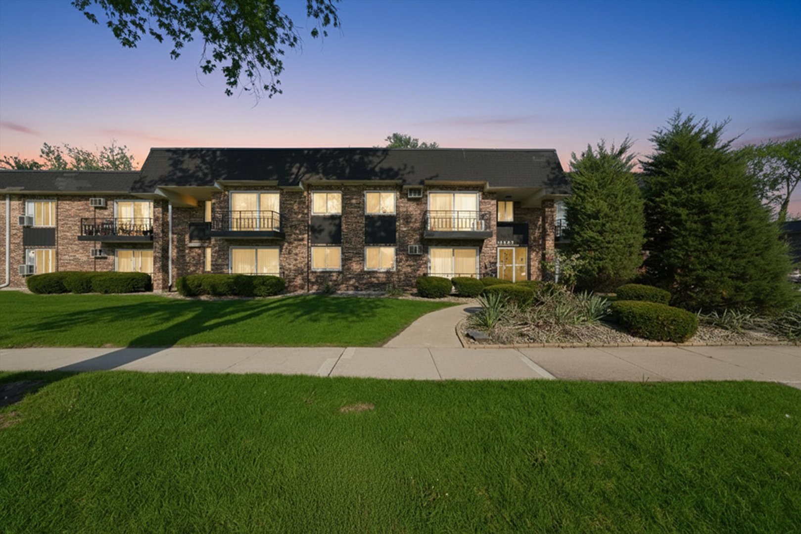 18205 HART Drive #3A, Homewood, IL