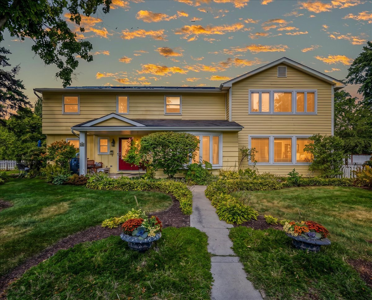 83 N Park Boulevard, Glen Ellyn, IL