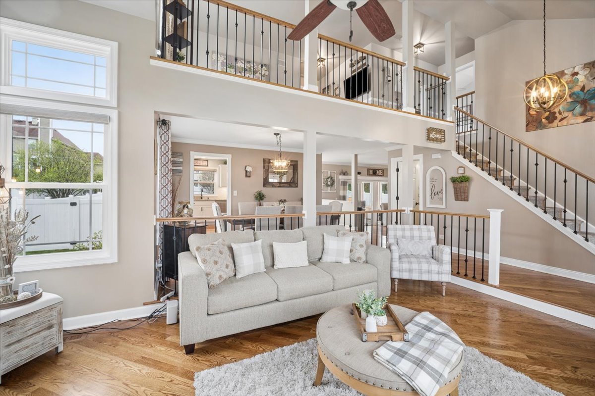 223 Shawnee Circle, Bartlett, IL