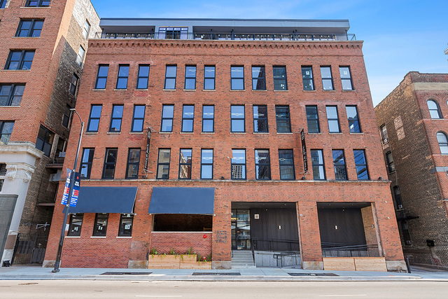 153 W Ohio Street #202, Chicago, IL