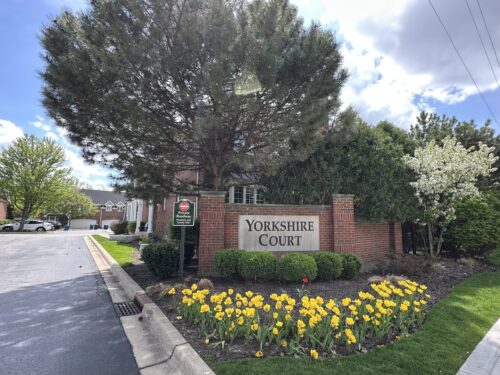 122 E KNIGHTON Place, Elmhurst, IL