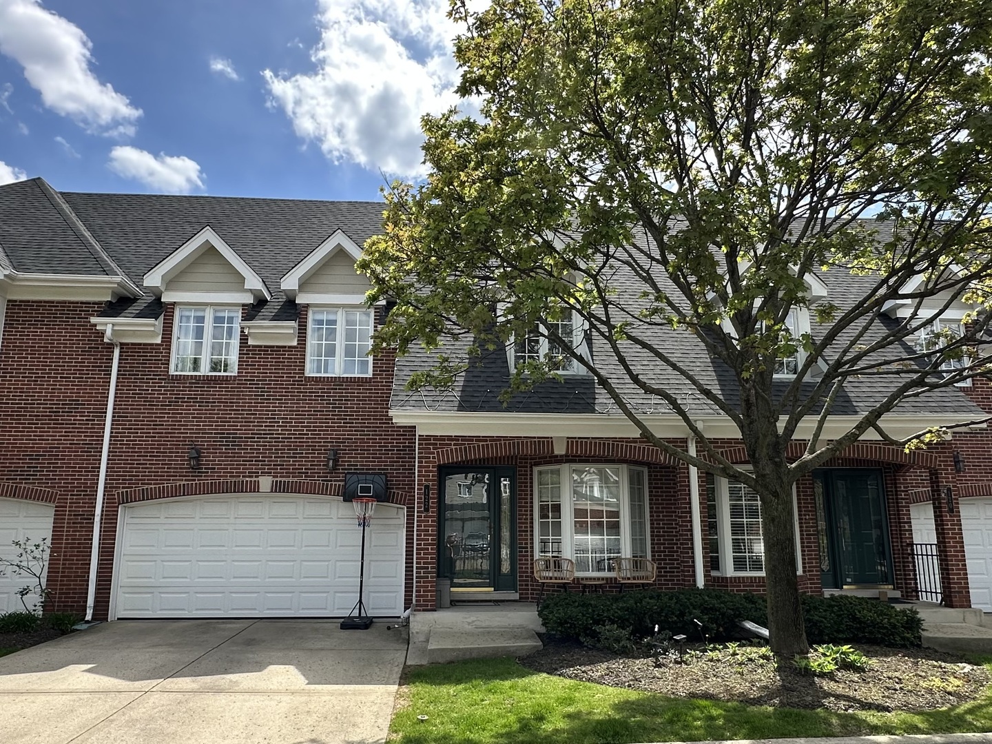 122 E KNIGHTON Place, Elmhurst, IL