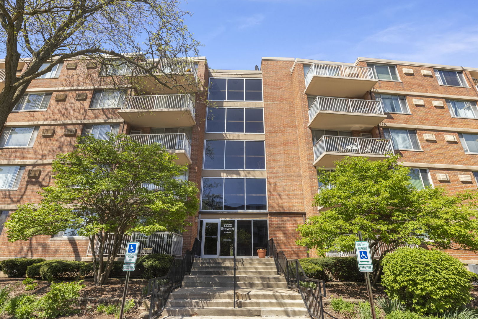 2222 S Stewart Avenue #2F, Lombard, IL