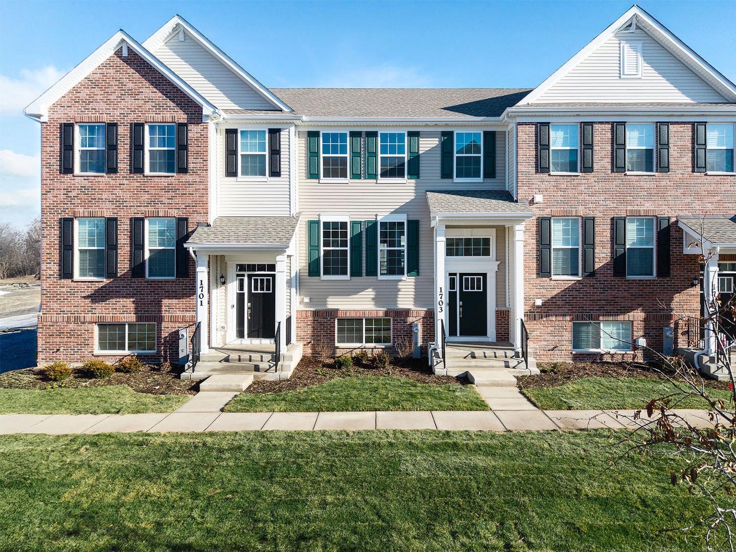 1703 Neubauer Circle, Lindenhurst, IL