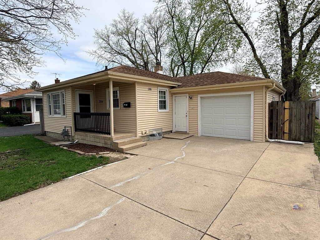 25 N Iowa Avenue, Addison, IL