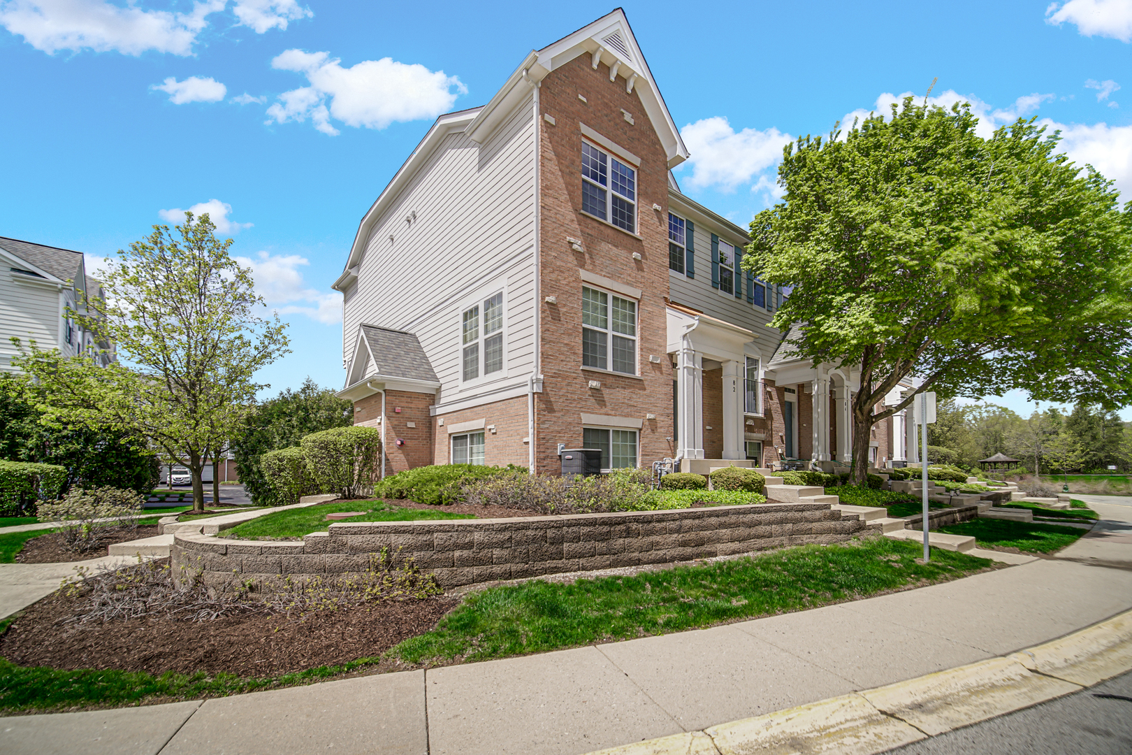 82 Arcadia Lane, Lake Zurich, IL
