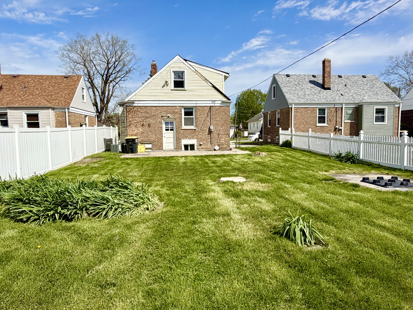 17826 SCHOOL Street, Lansing, IL