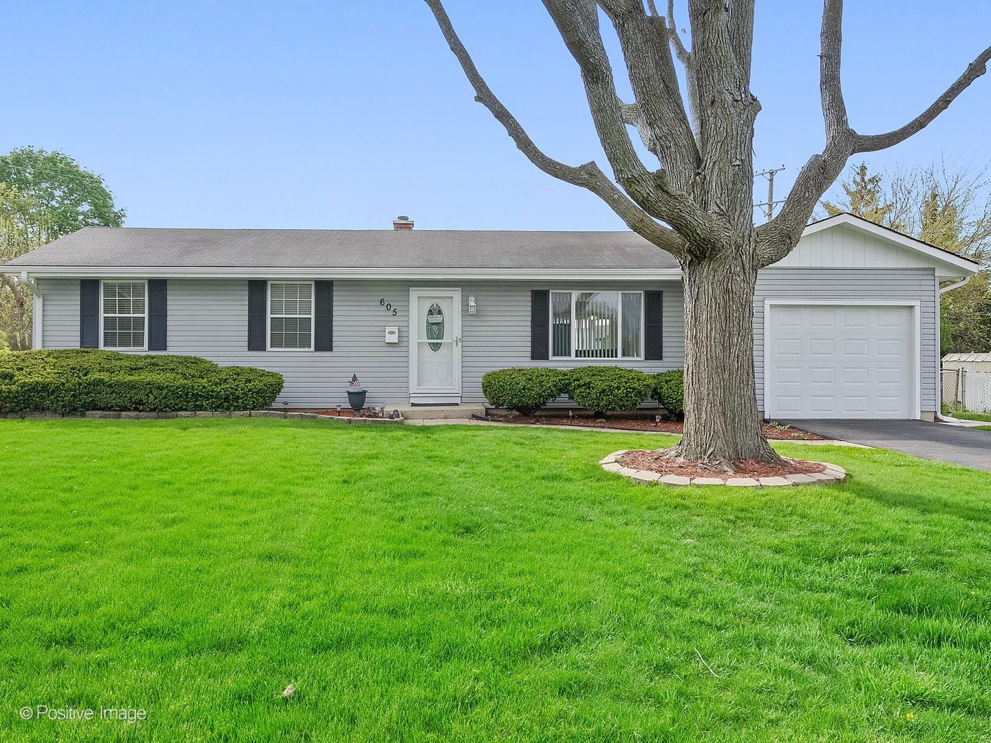 605 Commanche Court, Carol Stream, IL