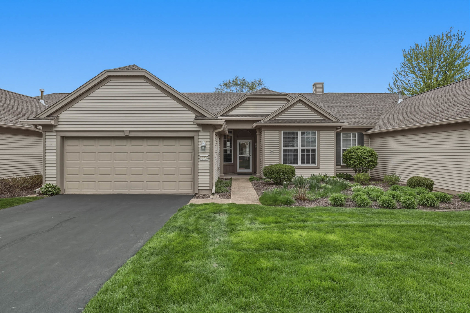 13706 Briargate Drive, Huntley, IL