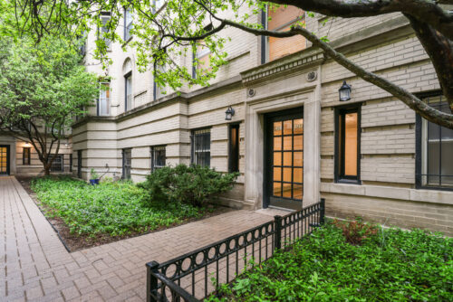 2730 N Pine Grove Avenue #1N, Chicago, IL