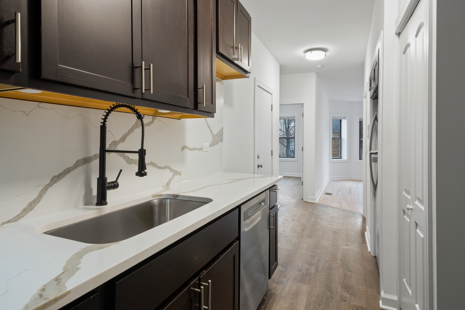 1904 N Whipple Street #101, Chicago, IL