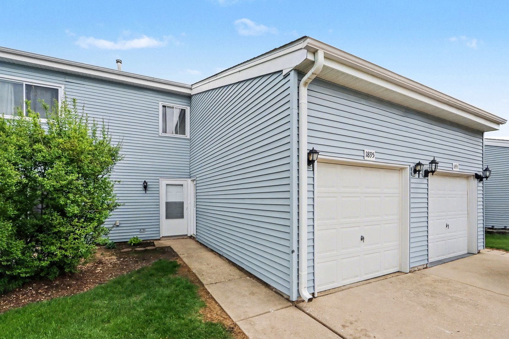 1895 Hickory Lane, Glendale Heights, IL