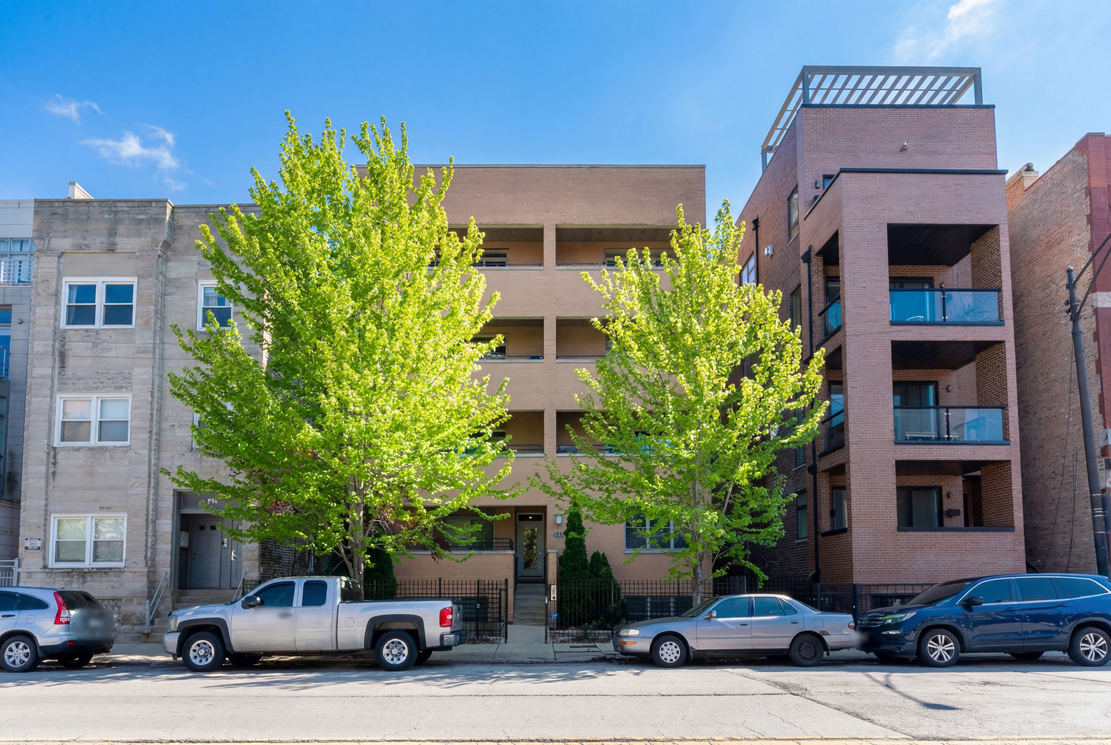 1425 W Grand Avenue #3E, Chicago, IL