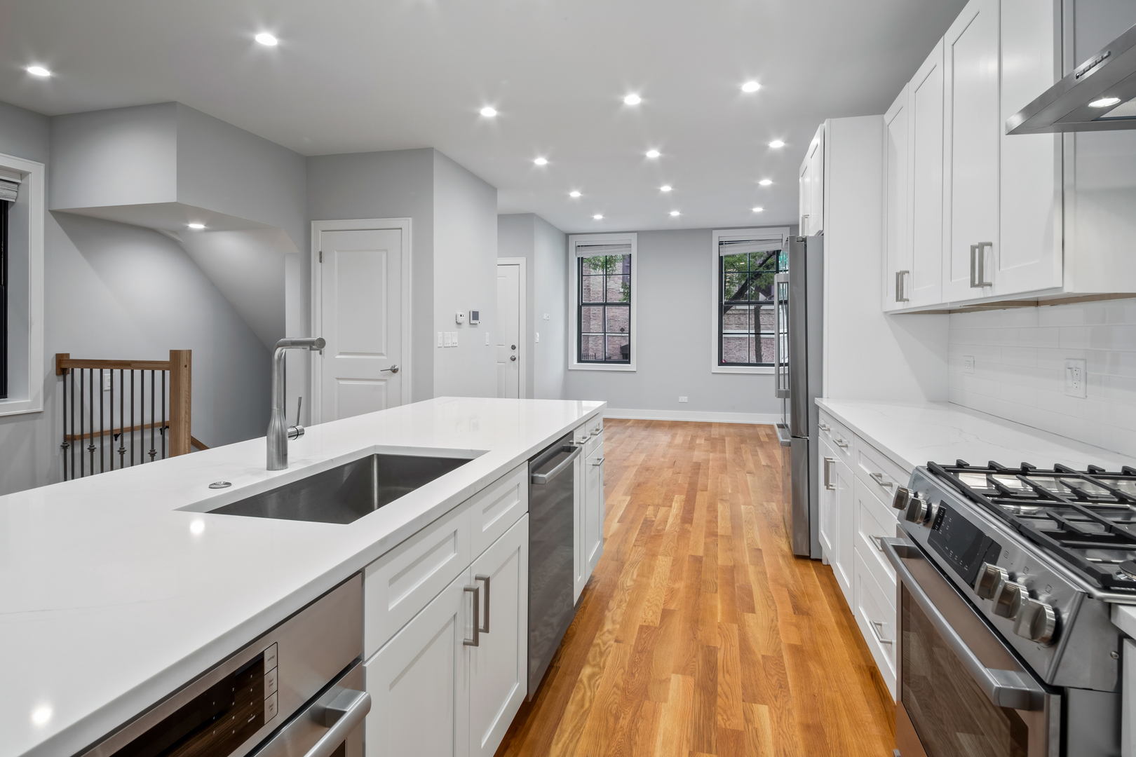 1370 W Evergreen Avenue #1, Chicago, IL