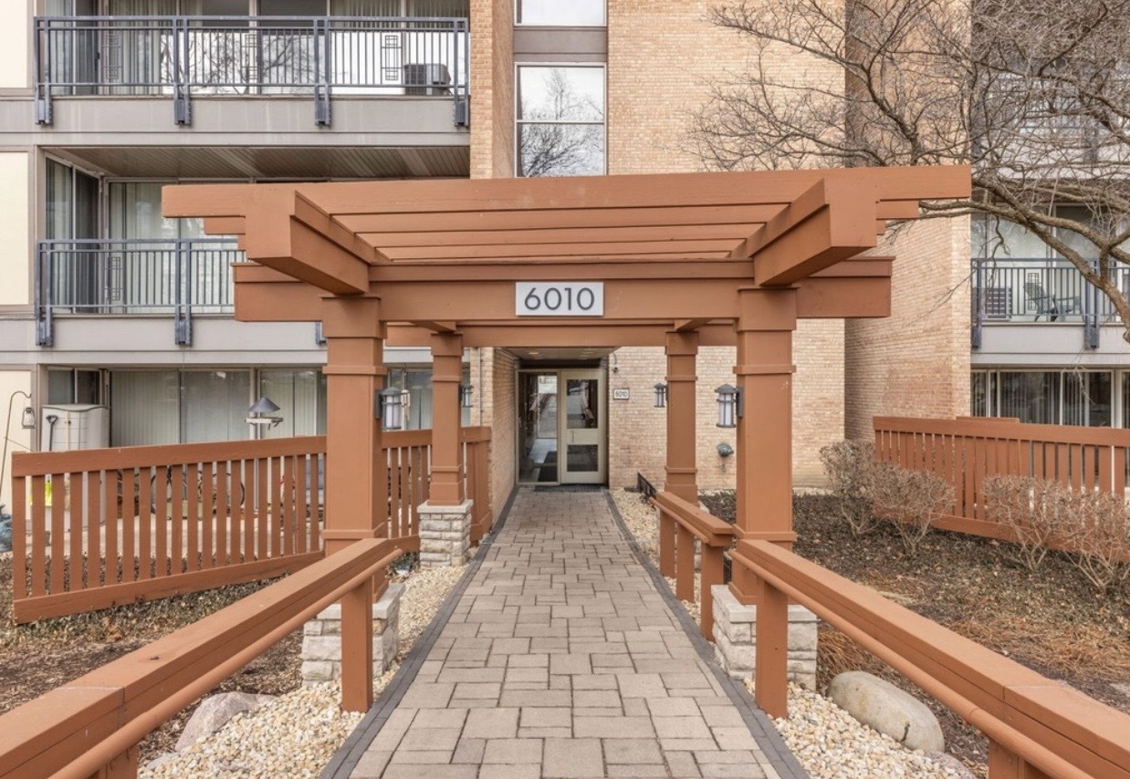 6010 Oakwood Drive #5E, Lisle, IL