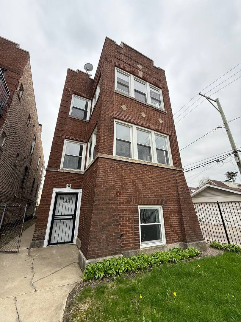 3247 W Thomas Street #1R, Chicago, IL